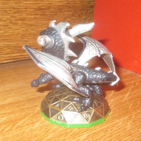 Dark Spyro from Skylanders: Spyro's Adventure (Series 1) Figures - Picture 3 of 5